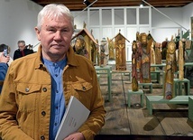 W twórczości Adama Sobienia dominuje tematyka religijna.