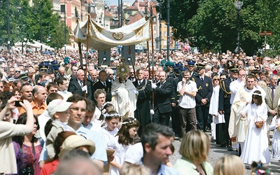 W uroczystości co roku brało udział kilka tysięcy osób.