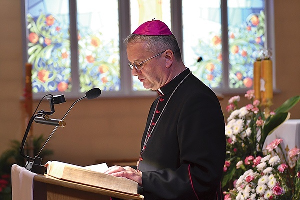 Do akcji przyłączyli się  bp Paweł Socha i bp Tadeusz Lityński, który czytał jako ostatni.