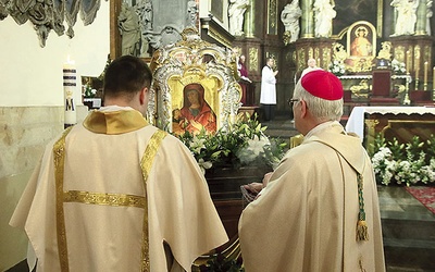 Ikona Matki Bożej Łaskawej z Krzeszowa towarzyszyła wszystkim uroczystościom w legnickiej katedrze.