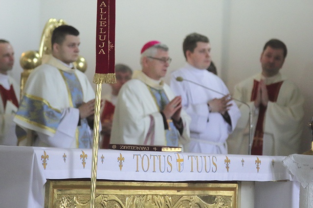 Modlitwa odbyła się w kościele i wokół ołtarza z 2 czerwca 1997 roku.