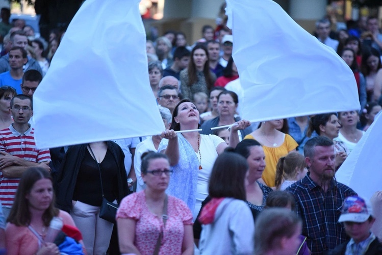 Uwielbienie na zakliczyńskim rynku w 2019 roku.