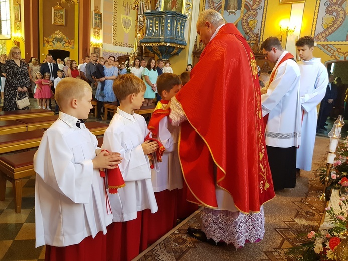 Błogosławieństwo ministrantów w Przyszowej