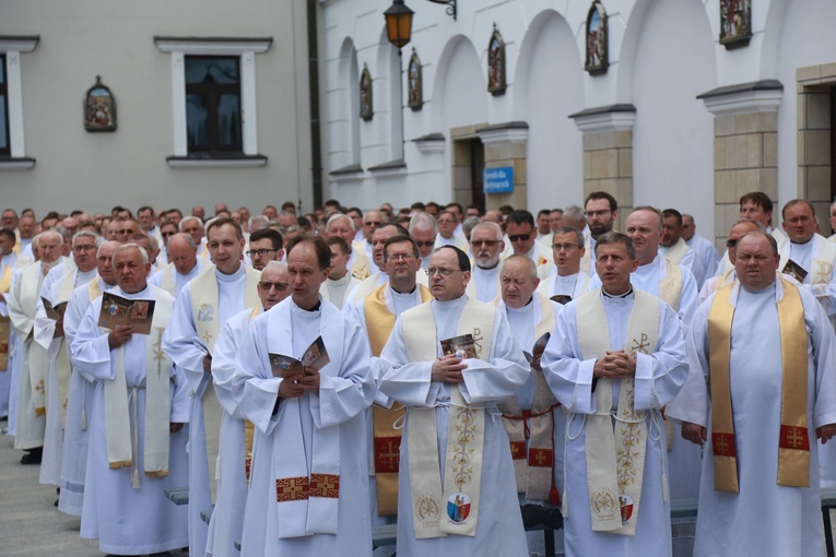 Pielgrzymka duchowieństwa do Tuchowa