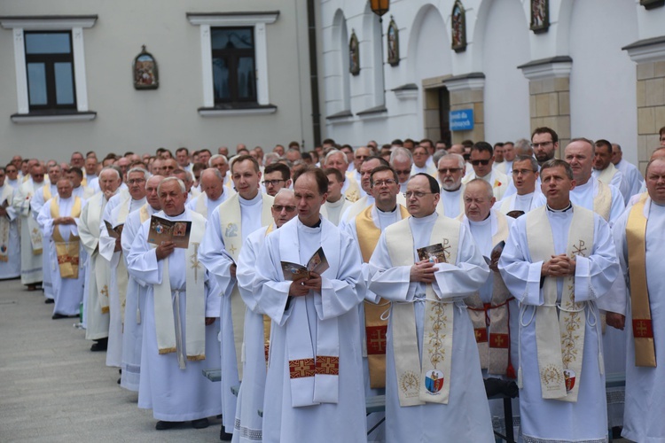 Pielgrzymka duchowieństwa do Tuchowa