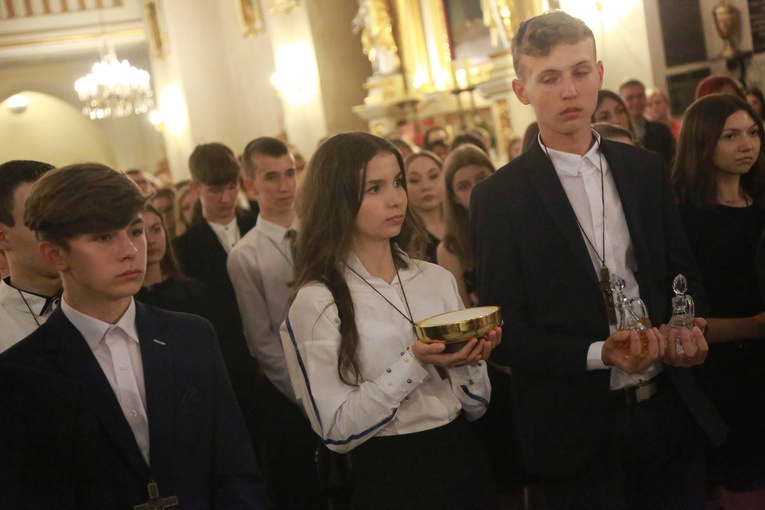 Bierzmowanie u św. Jadwigi w Dębicy