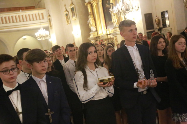 Bierzmowanie u św. Jadwigi w Dębicy