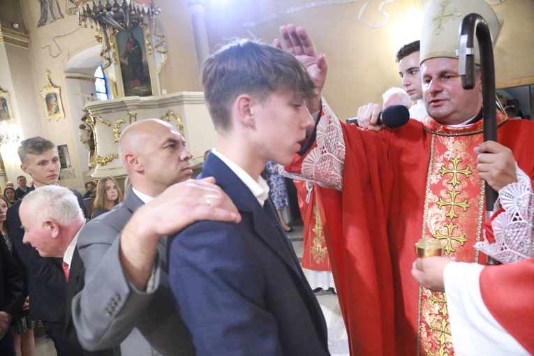 Bierzmowanie u św. Jadwigi w Dębicy