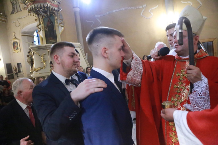 Bierzmowanie u św. Jadwigi w Dębicy