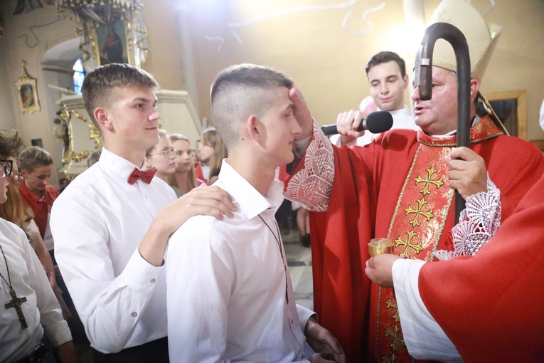 Bierzmowanie u św. Jadwigi w Dębicy