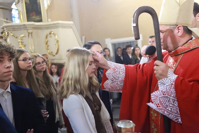 Bierzmowanie u św. Jadwigi w Dębicy