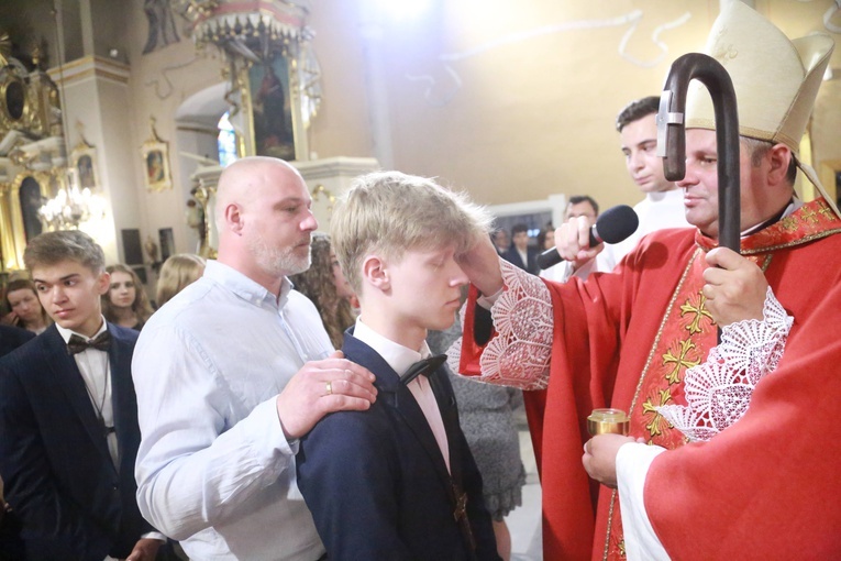Bierzmowanie u św. Jadwigi w Dębicy