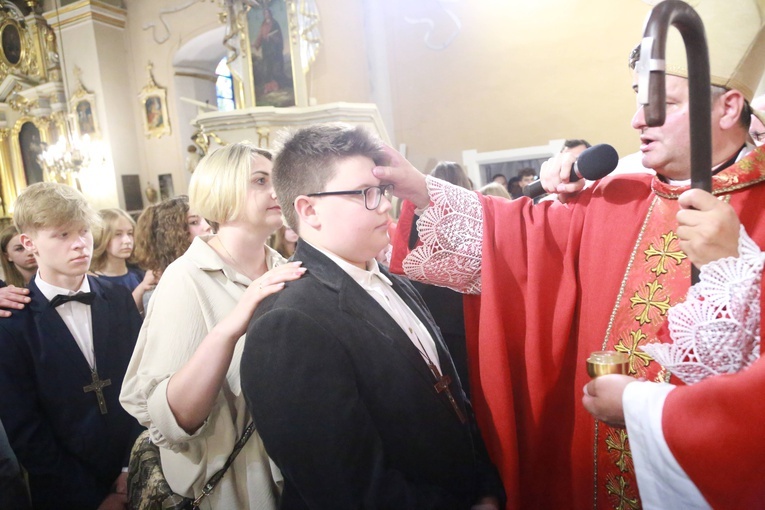 Bierzmowanie u św. Jadwigi w Dębicy