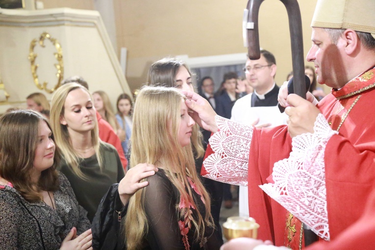 Bierzmowanie u św. Jadwigi w Dębicy