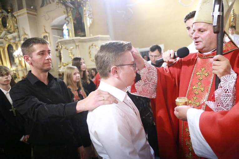 Bierzmowanie u św. Jadwigi w Dębicy