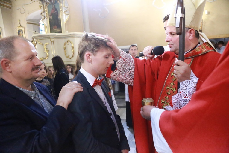 Bierzmowanie u św. Jadwigi w Dębicy