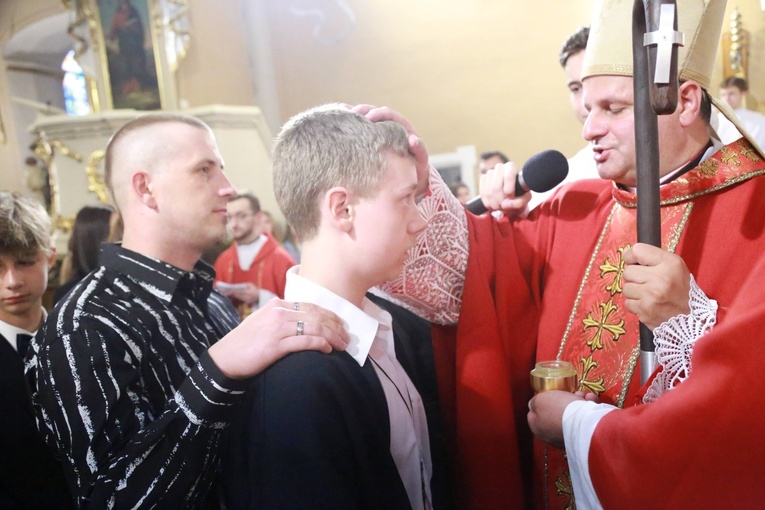 Bierzmowanie u św. Jadwigi w Dębicy