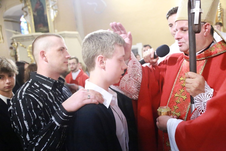Bierzmowanie u św. Jadwigi w Dębicy