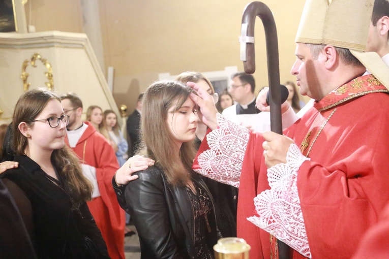 Bierzmowanie u św. Jadwigi w Dębicy