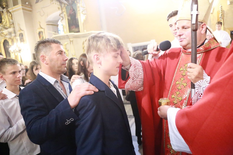 Bierzmowanie u św. Jadwigi w Dębicy