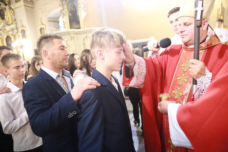 Bierzmowanie u św. Jadwigi w Dębicy