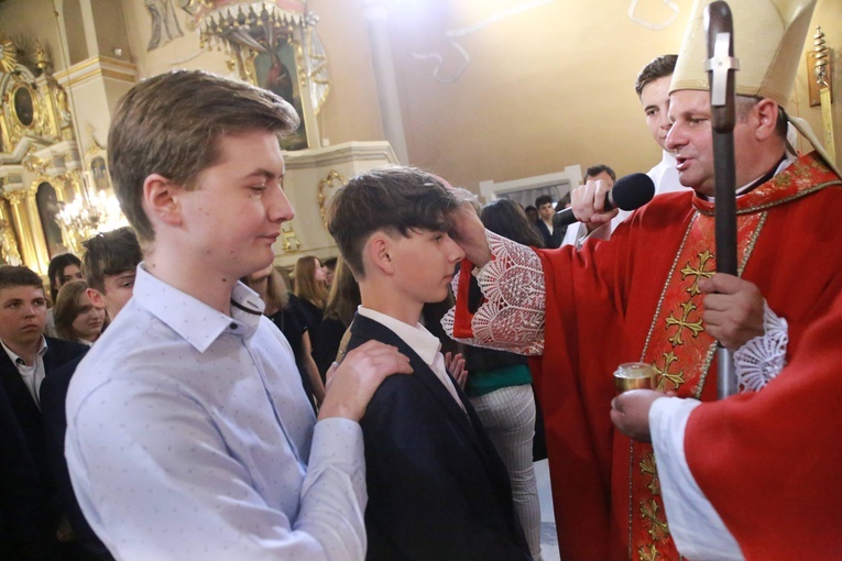 Bierzmowanie u św. Jadwigi w Dębicy