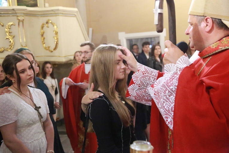 Bierzmowanie u św. Jadwigi w Dębicy