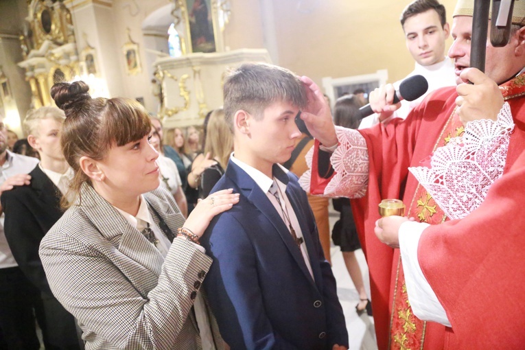 Bierzmowanie u św. Jadwigi w Dębicy