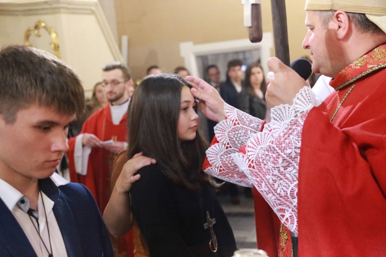 Bierzmowanie u św. Jadwigi w Dębicy