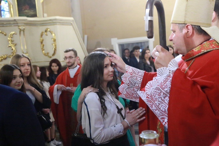Bierzmowanie u św. Jadwigi w Dębicy