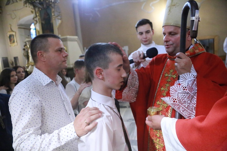 Bierzmowanie u św. Jadwigi w Dębicy