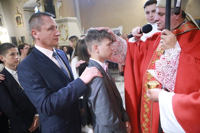 Bierzmowanie u św. Jadwigi w Dębicy