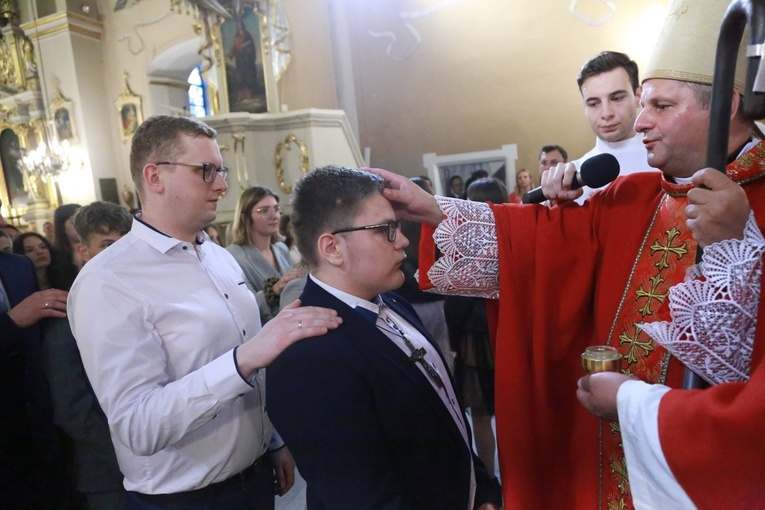 Bierzmowanie u św. Jadwigi w Dębicy