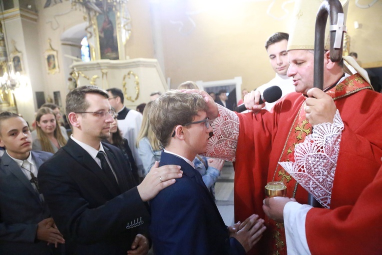 Bierzmowanie u św. Jadwigi w Dębicy