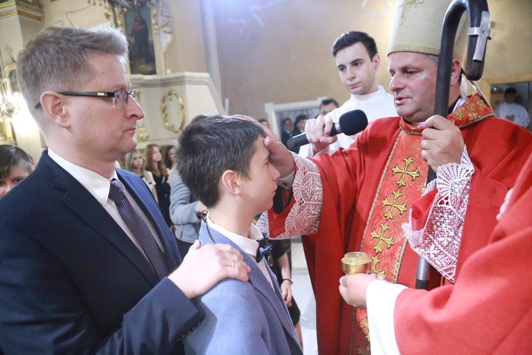 Bierzmowanie u św. Jadwigi w Dębicy