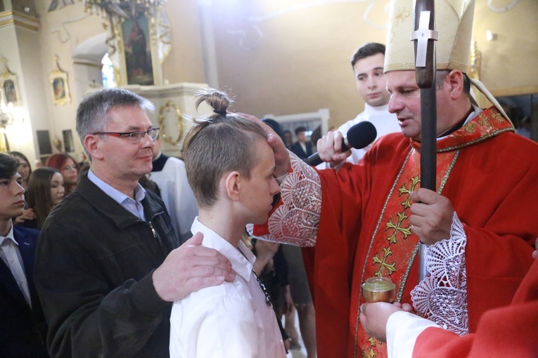 Bierzmowanie u św. Jadwigi w Dębicy