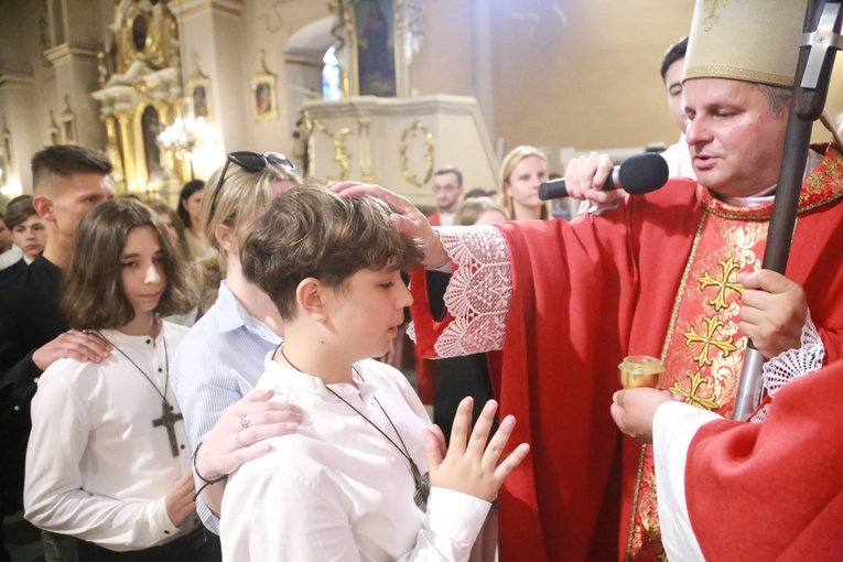 Bierzmowanie u św. Jadwigi w Dębicy