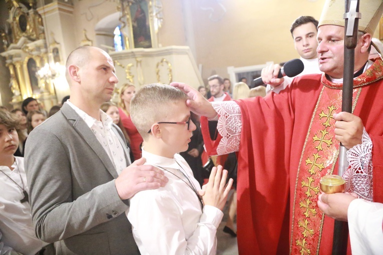 Bierzmowanie u św. Jadwigi w Dębicy