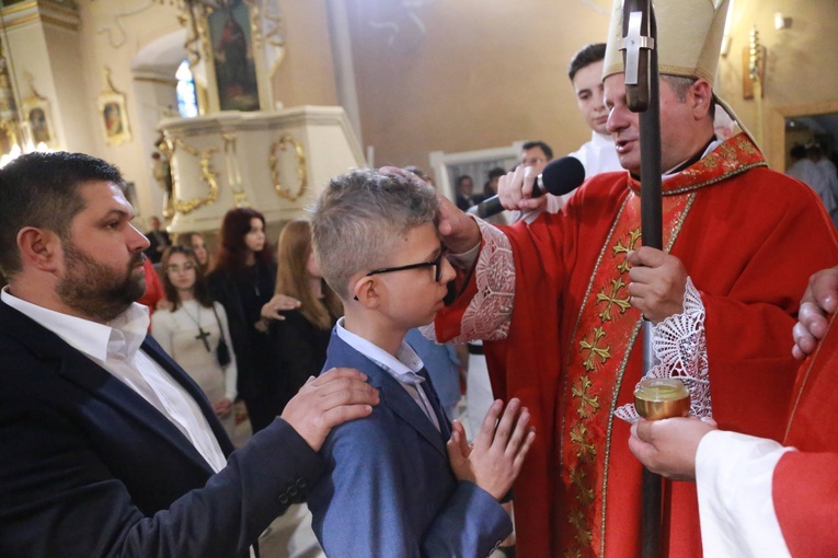 Bierzmowanie u św. Jadwigi w Dębicy