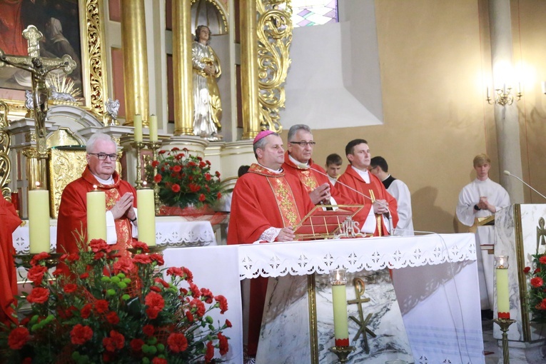 Bierzmowanie u św. Jadwigi w Dębicy