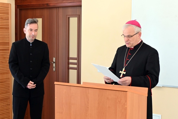 Wręczenie dekretów nowym proboszczom i administratorom parafii 