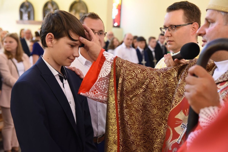Bierzmowanie par. Krzyża Św. i MBB w Dębicy 