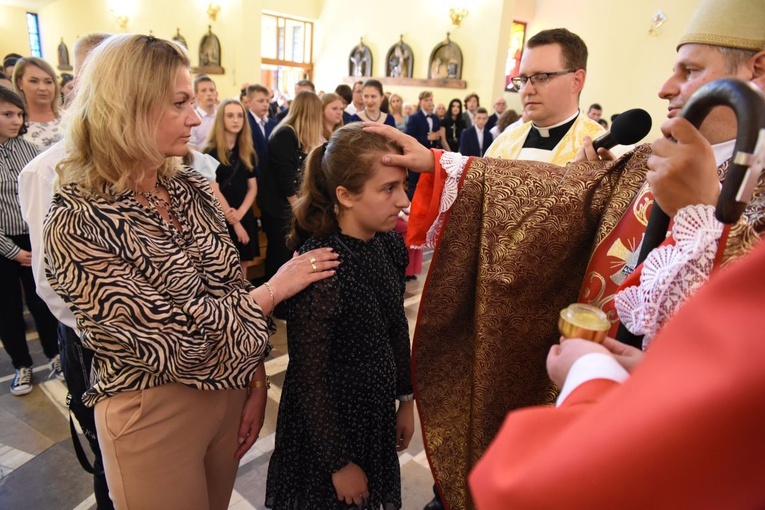 Bierzmowanie par. Krzyża Św. i MBB w Dębicy 