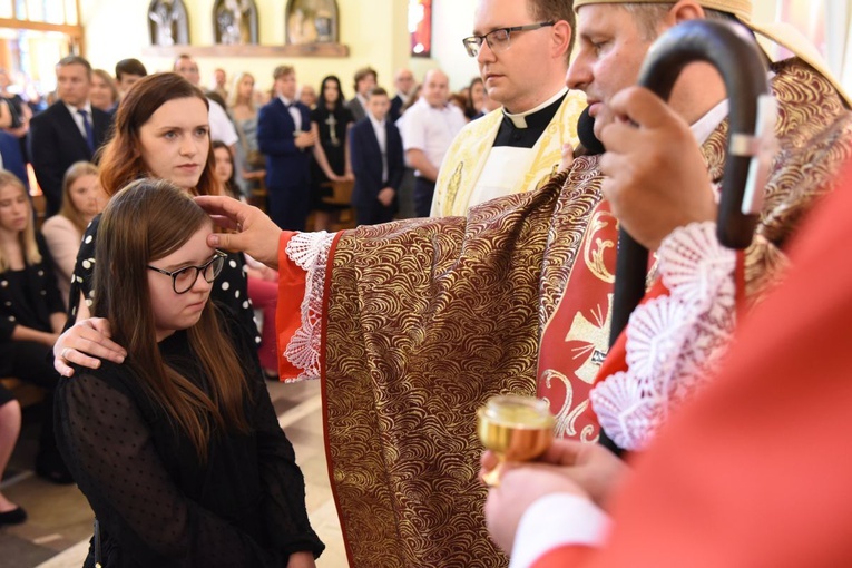 Bierzmowanie par. Krzyża Św. i MBB w Dębicy 