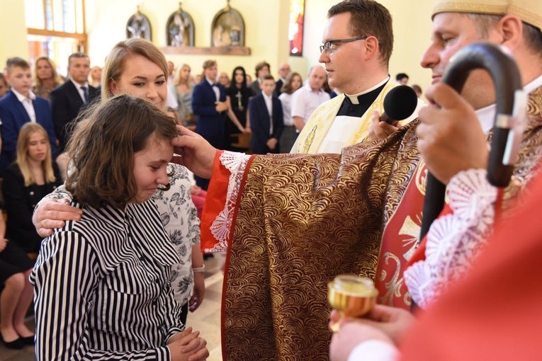 Bierzmowanie par. Krzyża Św. i MBB w Dębicy 