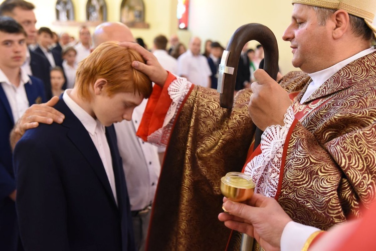 Bierzmowanie par. Krzyża Św. i MBB w Dębicy 