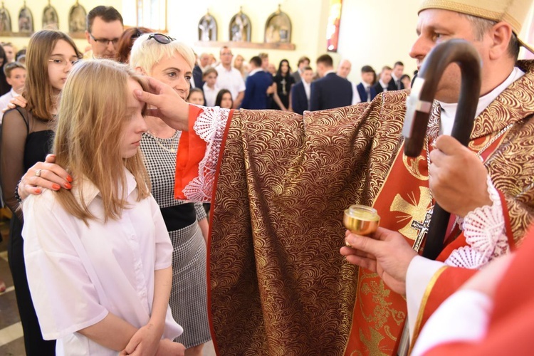 Bierzmowanie par. Krzyża Św. i MBB w Dębicy 