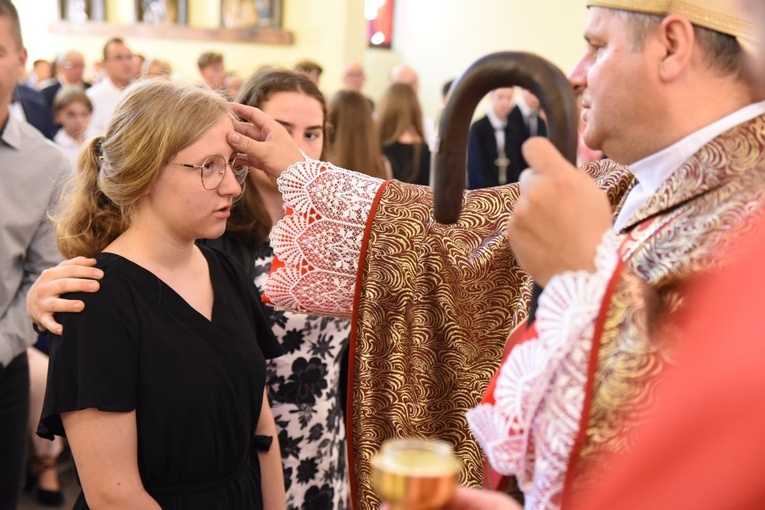 Bierzmowanie par. Krzyża Św. i MBB w Dębicy 