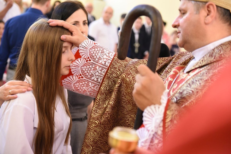 Bierzmowanie par. Krzyża Św. i MBB w Dębicy 
