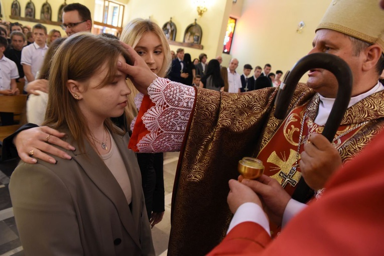 Bierzmowanie par. Krzyża Św. i MBB w Dębicy 